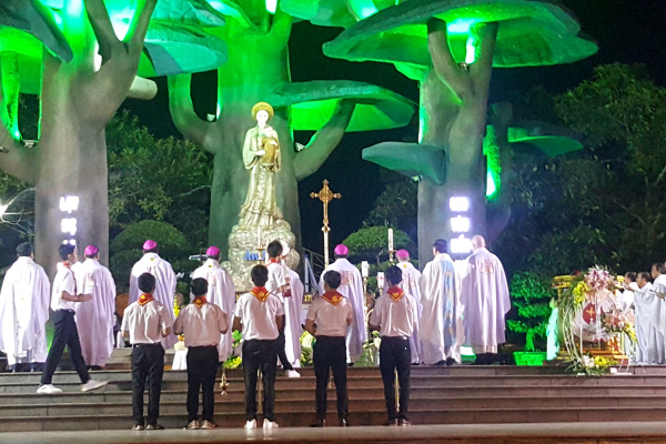 Đại Hội Huynh trưởng toàn quốc tại Lavang - Thánh lễ Khai mạc