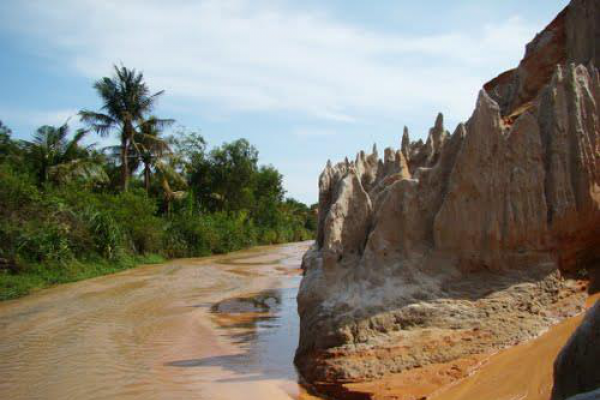 Dòng Nước Từ Sa Mạc