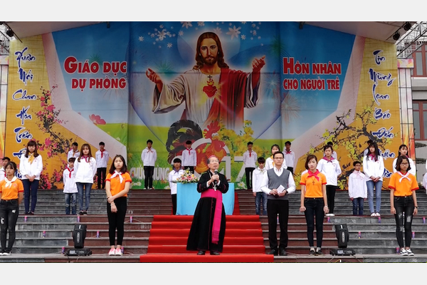 Video: Khai Mạc Đại Hội Giới Trẻ - Chuẩn Bị Cho Người Trẻ Bước Vào Đời Sống Hôn Nhân Và Gia Đình