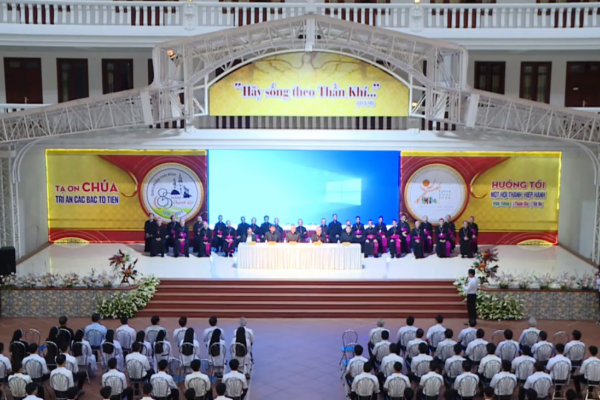 Hội đồng Giám mục chào mừng phái đoàn Toà Thánh và khai mạc Hội nghị thường niên kỳ I/2022